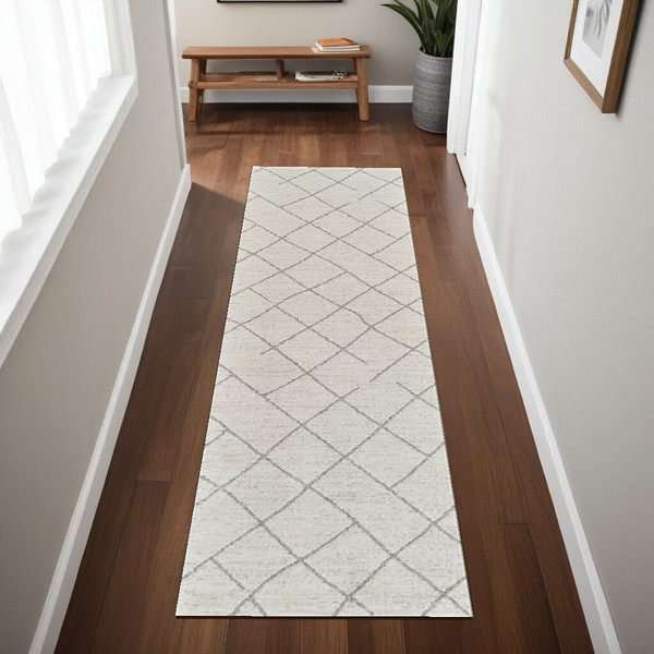 8' Cream and Beige Abstract Distressed Area Rug N270-559104