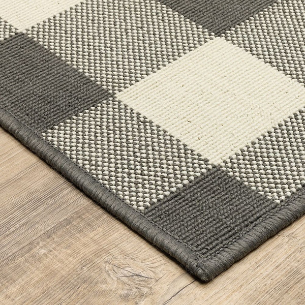 7' X 10' Gray and Ivory Indoor Outdoor Area Rug N270-389527
