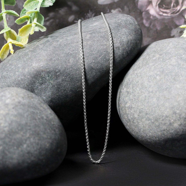 Size: 16'' - 14k White Gold Round Box Chain (1.3 mm) P150-67678-16