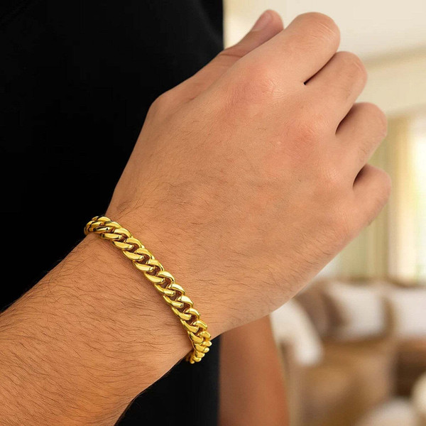 Size: 8.5'' - 7.0mm 14k Yellow Gold Classic Miami Cuban Solid Bracelet P150-48939-8.5