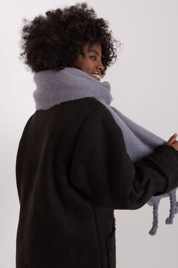 grey - Shawl model 190582 AT U704-190582