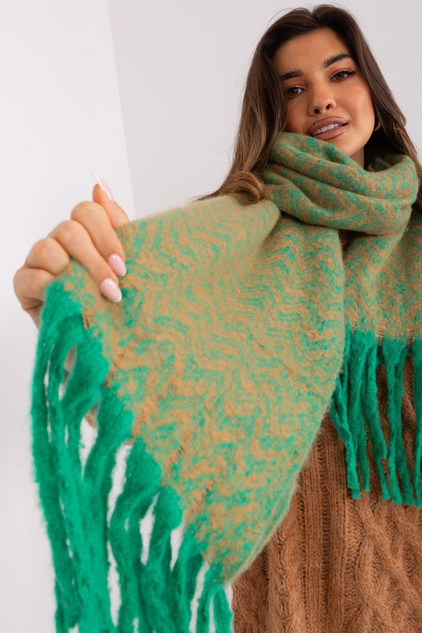 green - Shawl model 189233 AT U704-189233