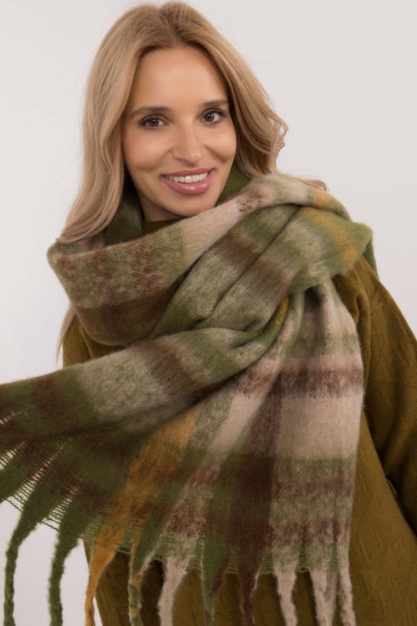 green - Shawl model 200281 AT U704-200281
