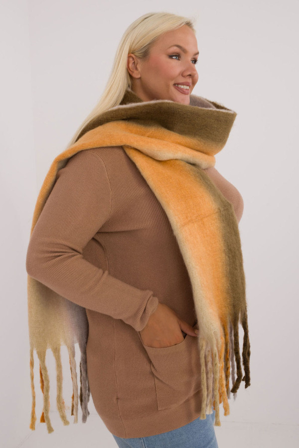 green - Shawl model 200283 AT U704-200283