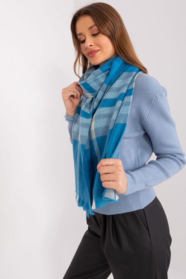 blue - Shawl model 190569 AT U704-190569