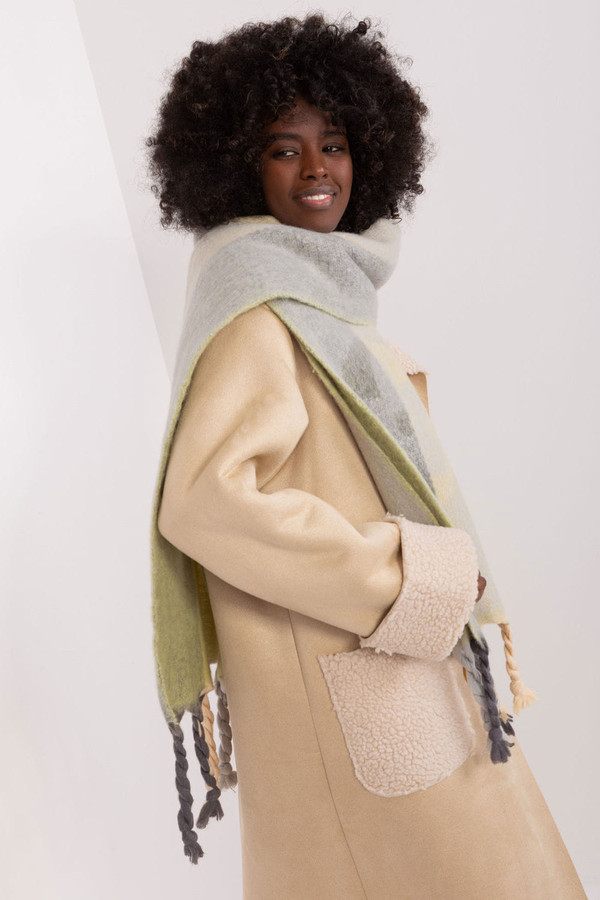 green - Shawl model 190558 AT U704-190558