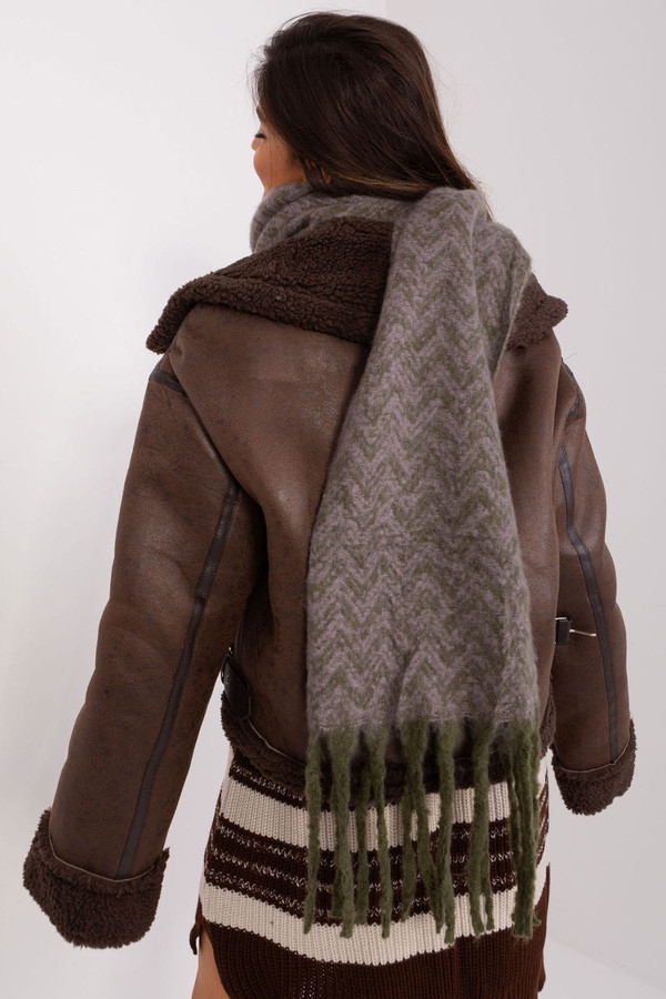 green - Shawl model 189236 AT U704-189236