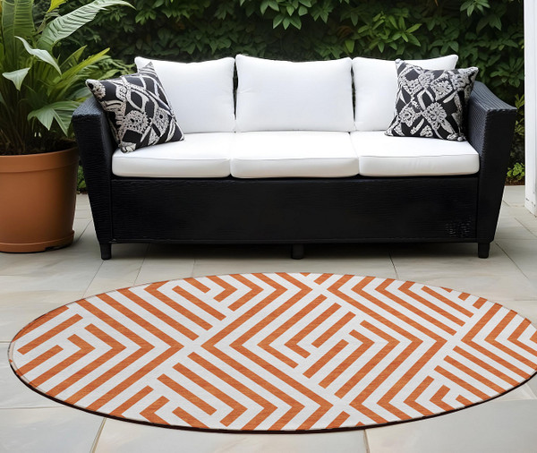 8' Round Orange and White Round Geometric Washable Non Skid Indoor Outdoor Area Rug N270-562349