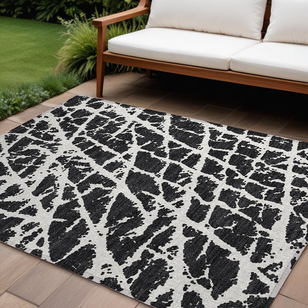 8' X 10' Black and White Abstract Washable Non Skid Indoor Outdoor Area Rug N270-559241