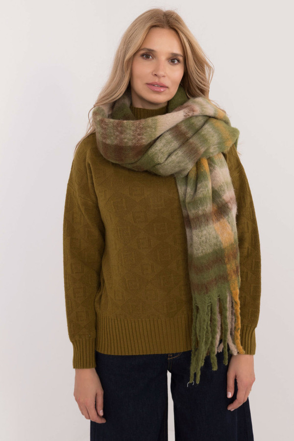 green - Shawl model 200281 AT U704-200281