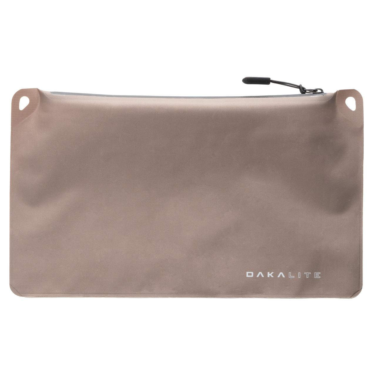 Magpul Industries MAGPUL DAKA LITE POUCH MEDIUM FDE, compact tan-colored storage pouch with a zipper closure and external logo.