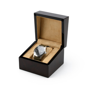 Elegant Burl Wood Single Watch Box with Beige Interior