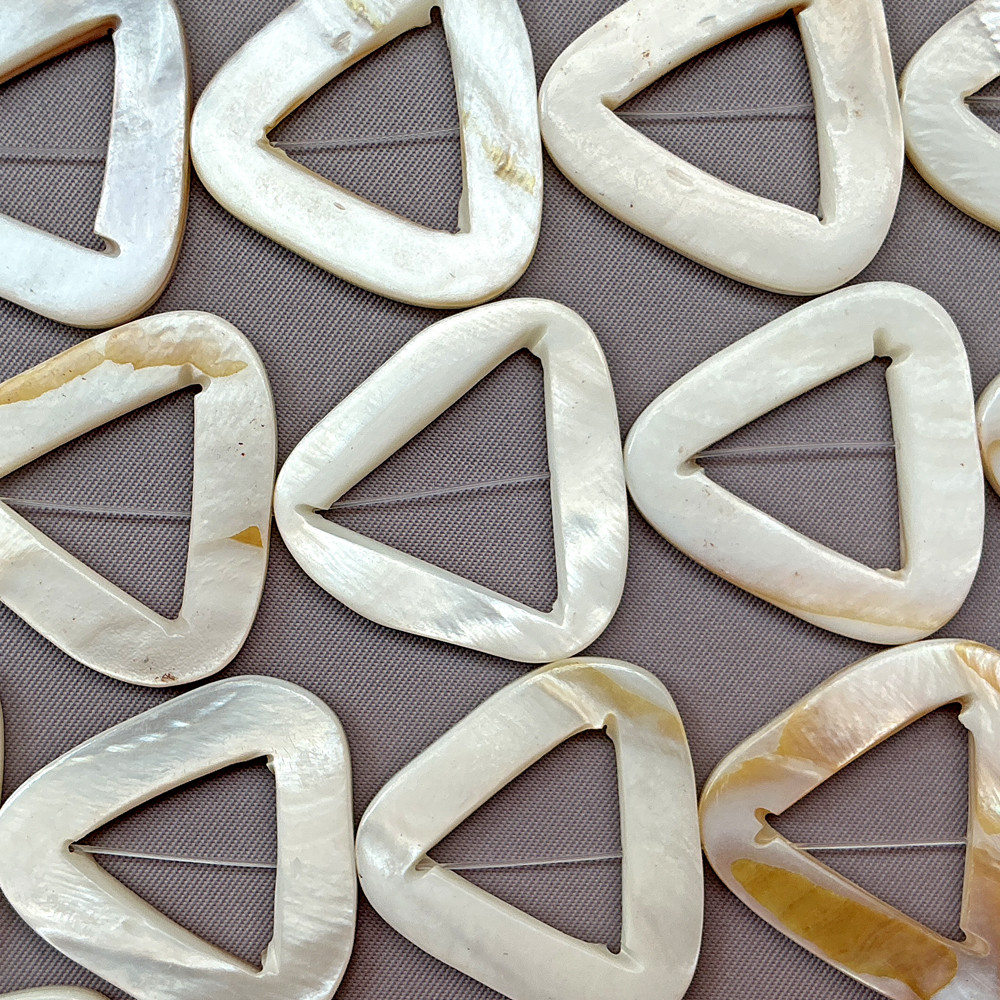 Coffee Cream Triangle Frame 28mm Shell Beads Per Strand - Dry Gulch ...