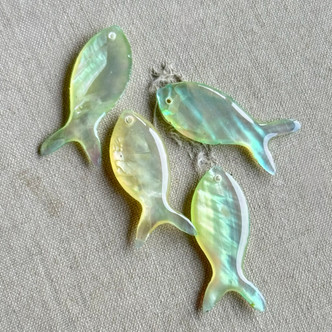 25x10mm Fish Charms Green Shell Resin 4Pcs Per Pkg