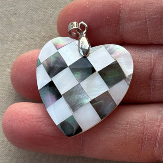 30mm Checkered Heart Shell Pendant Mother of Pearl Black Lip Shell Antique Silver Plated Focal Per Pc