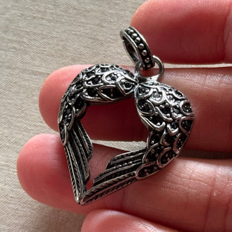 48x30mm Jet Rhinestone Winged Heart Pendant Stainless Steel Per Pc