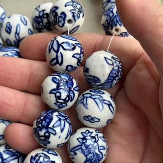 20mm Blue White China Koi Fish Motif Round Porcelain Chinoiserie Beads Per Strand
