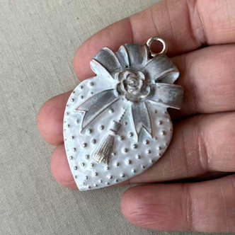 54x35mm Heart with Ribbon Bow Artisan Pendant White Per Pc