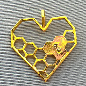 Honeycomb Honeybee Heart Pendant 39x35mm Silver Gold Plated Alloy Q3 Per Pkg