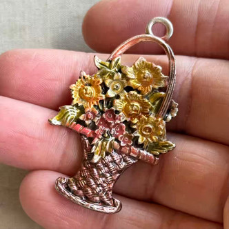 53x32mm Basket of Flowers Pendant Mirasol Botanical Artisan Painted Per Pc