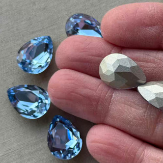 18x13mm Teardrop Rivoli Crystal Cabs Light Sapphire Q6 Per Pkg