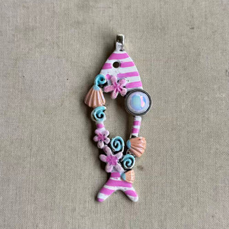 Gilley Seashell Fish Pendant Artisan Hand Painted 60x24mm Per Pc
