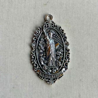 58x32mm We The People Lady Liberty Americana Pendants Antique Silver 2Pcs Per Pkg