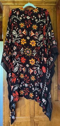 Black Floral Kimono High Low Easel