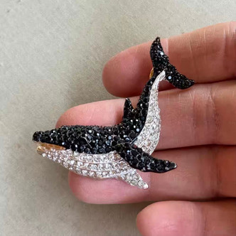 2.25 Inch Orca Whale Brooch Pin Rhinestone Gold Per Pc