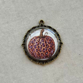 37x34mm Leopard Pumpkin Pendant Hand Poured Glitter Resin Brass Per Pc