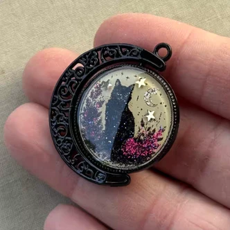 Season of the Witch Spinner Pendant Hand Poured Glitter Resin Black Moon 39x34mm Per Pc