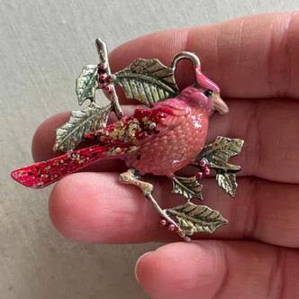 Christmas Cardinal Holly Leaf Holiday Artisan Hand Painted Pendant Per Pc
