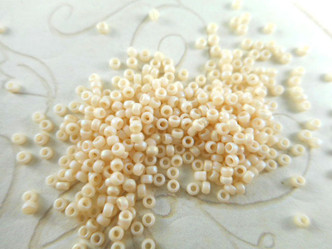 Matte Opaque Cream AB - Miyuki Size 15/0 - Seed Beads - per tube