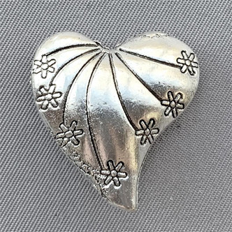 Thai Style Floral Heart 25x23mm Antique Silver Plated Alloy Q12 Beads Per Pkg