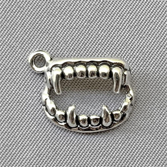 Vampire Fangs Charms 17x12mm Antique Silver Plated Alloy Q6 per Pkg