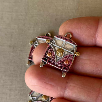 Baby Janis Red Hippie Van Artisan Charms 4Pcs Per Pkg