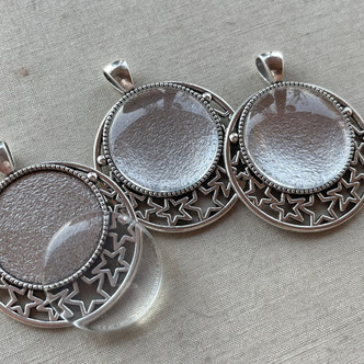 Memory Pendant Star Bright Round Glass Cab 44x35mm Q3 Sets Per Pkg