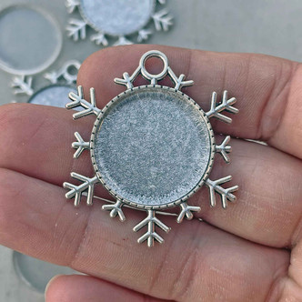 Memory Pendant Snowflake Round Glass Cab 42mm Q3 Sets Per Pkg