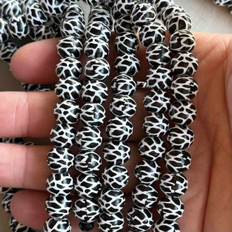 10mm Black White Giraffe Printed Wood Beads Noir Q24 Per Strand