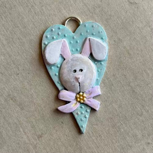Bumble Folksy Bunny Heart Ribbon Artisan Pendant 58x33mm Per Pc