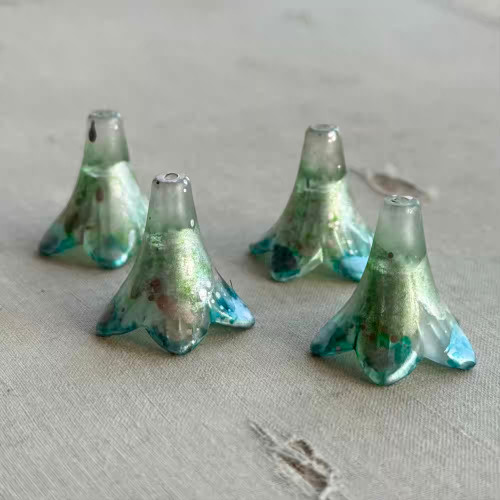 Lagoon Artisan Lucite Acrylic Flower Trumpet Beads 24x22mm Hand Painted Q4 Per Pkg