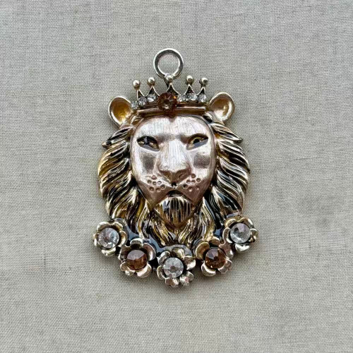 Tirian Crowned Lion Pendant Flower Artisan Painted Rhinestone Per Pc