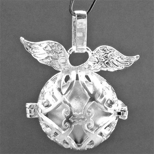 35x29mm Shiny Silver Plated Copper Round Filigree Wing Aromatherapy Oil Diffuser Harmony Wish Locket Pendant Q1 Per Pkg