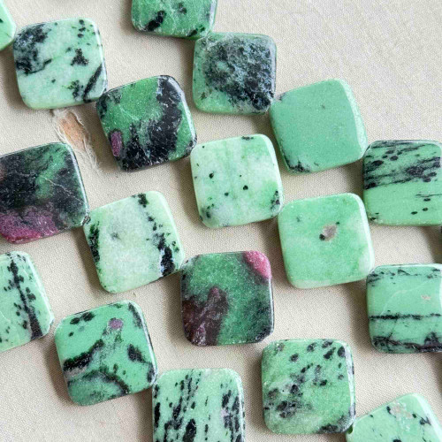 Ruby Zoisite 25mm Diamond Semi Precious Stone Beads 8Pcs Per Strand