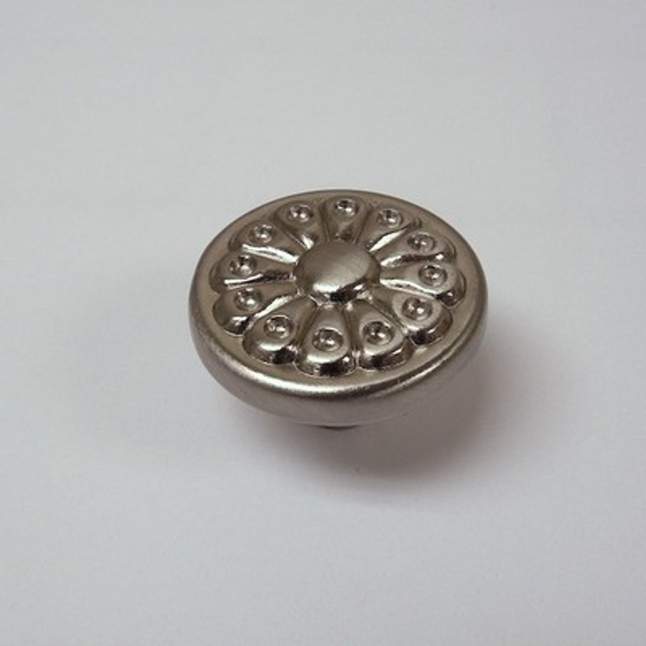 P40007C-SN Satin Nickel Round Fan Design Cabinet Drawer Knob 2 Pack