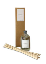 100ml Oakwood & Cedar scented artisan reed diffuser. Made with natural, alcohol plant-based reed liquid with no parabens.