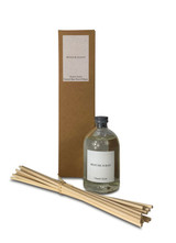 Winter Scent (spiced orange) 100ml scented artisan reed diffuser. Made with natural, alcohol plant-based reed liquid with no parabens.