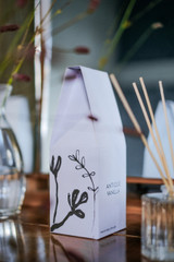 Heaven Scent Antique Vanilla 170ml Bougie artisan reed diffuser. Made with alcohol-free plant-based reed liquid with no parabens, in a beautifully illustrated gift box.