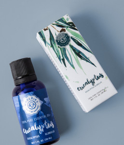 Woolzies Eucalyptus Essential Oil is a refreshing camphorous oil that supports respiratory function. It has warming and soothing properties that can treat poor circulation and painful muscles. Eucalyptus oil can be inhaled, diffused, applied topically, and used for cleaning.