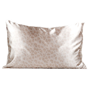 KITSCH Satin Pillowcases are your newest nighttime necessity. Their soft satin fabrication won't agitate your strands while you sleep, allowing you to wake up frizz free and ready to take on the day! Get a good night’s rest with these luxurious pillowcases! Each package includes 1 standard size pillowcase (26"x19") with zipper. KITSCH Satin Pillowcases are your newest nighttime necessity. Their soft satin fabrication won't agitate your strands while you sleep, allowing you to wake up frizz free and ready to take on the day! Get a good night’s rest with these luxurious pillowcases! Each package includes 1 standard size pillowcase (26"x19") with zipper.